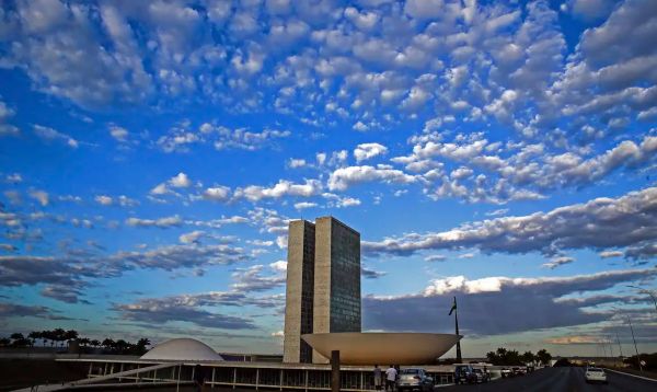 Relatório final da PEC 66 retira artigo que impunha nova reforma previdenciária aos estados